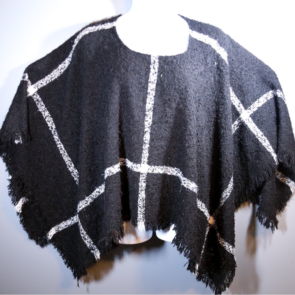 Ashley Stewart Black & White Fringe Poncho Shawl – One Size - Picture 4 of 7
